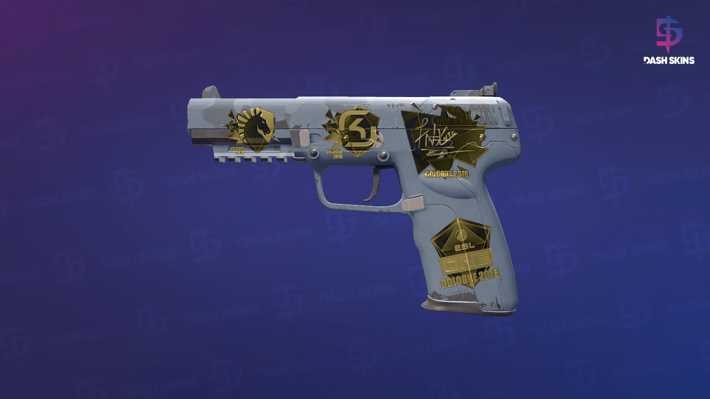 Souvenir Five-SeveN | Forest Night (Field-Tested) Screenshot Playside